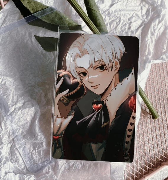 Mikey Red Queen photocard